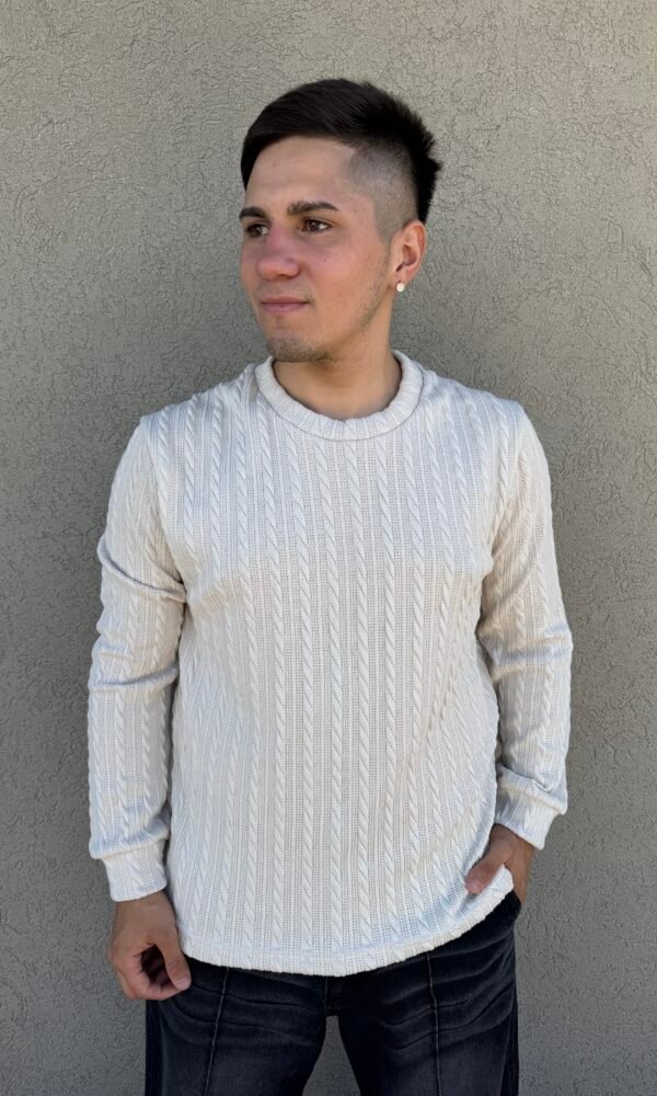 Sweater crema trenzado